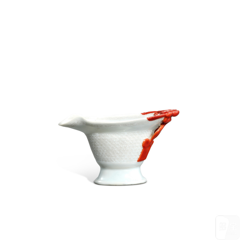 A white-glazed and iron-red 'bat' libation cup, Qing dynasty, 19th century | 清十九世紀 白釉礬紅彩蝙蝠紋盃